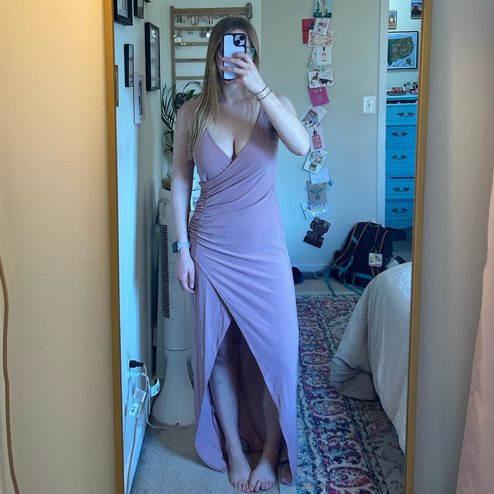 Boohoo. size 8. Mauve formal dress.